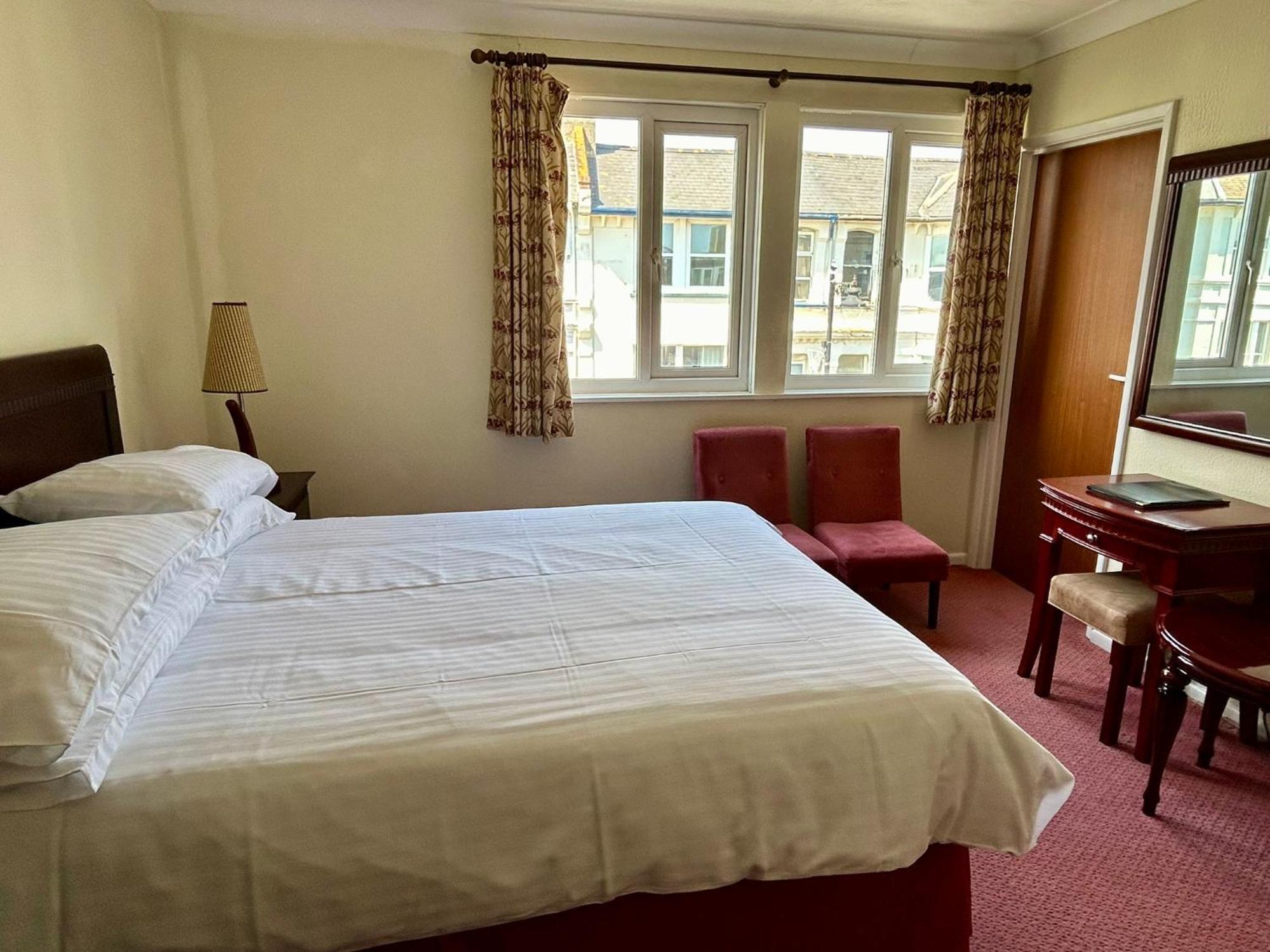 Regent Court - Seafront, Sandown - Free Car Ferry For Bookings Of 3 Or More Nights, Subject To Availability Номер фото
