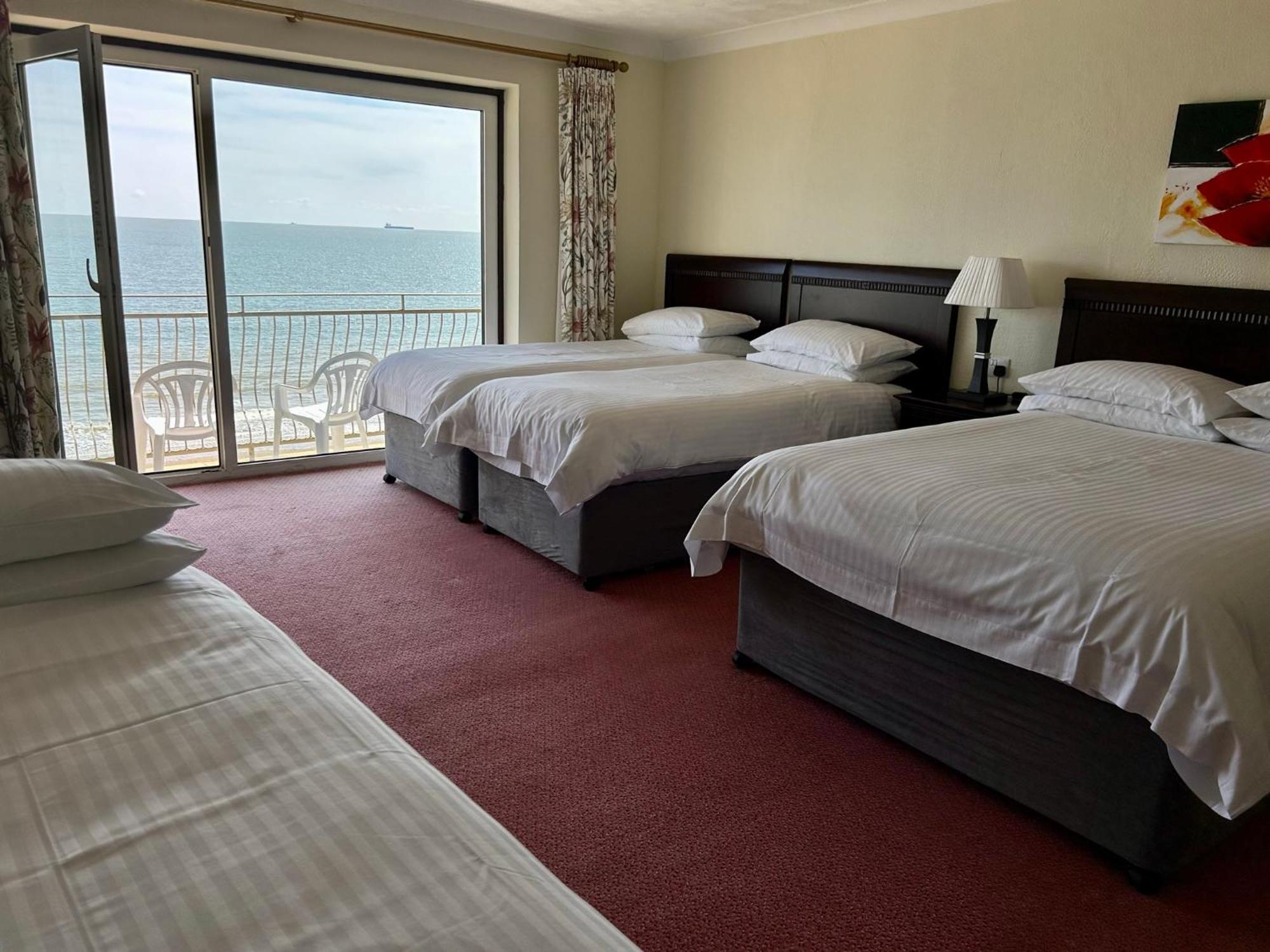 Regent Court - Seafront, Sandown - Free Car Ferry For Bookings Of 3 Or More Nights, Subject To Availability Номер фото